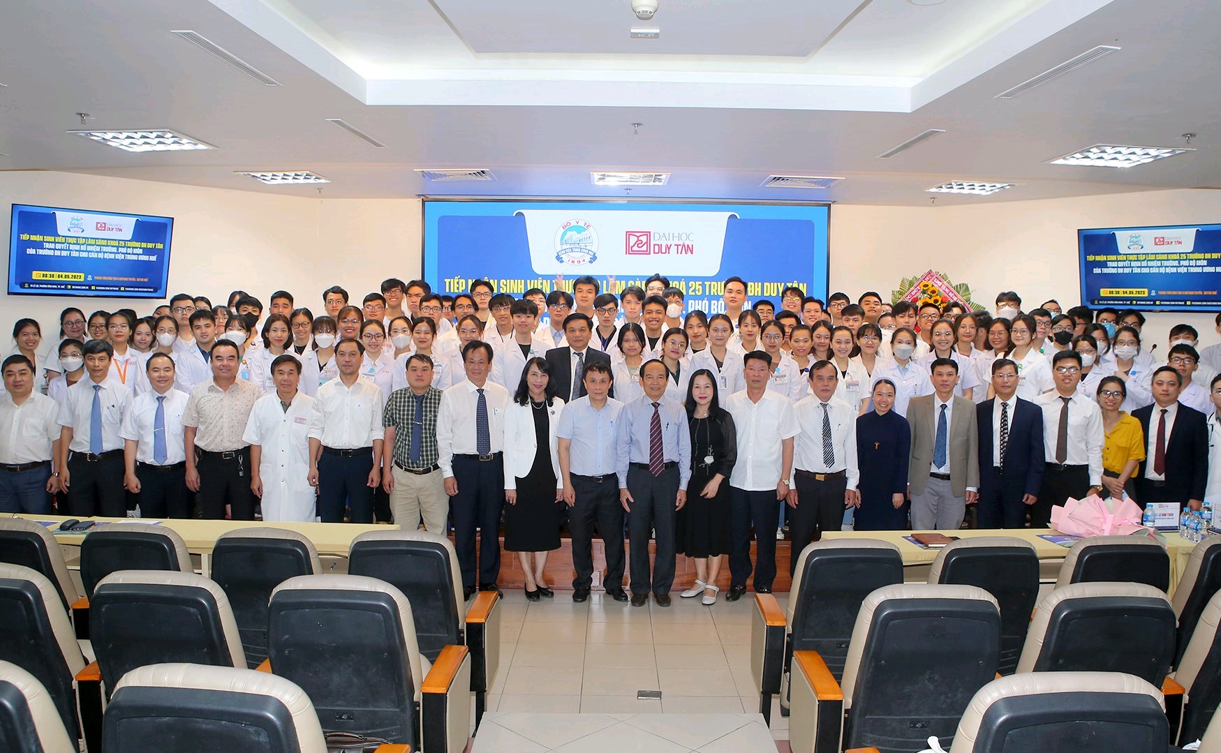 Bệnh viện Trung ương Huế tổ chức chương trình tiếp nhận  sinh viên K25 Đại học Duy Tân thực tập lâm sàng